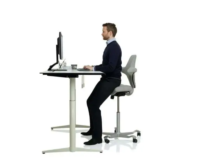 hag-capisco-at-sit-stand-desk