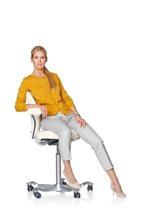 side-leaning-on-hag-capisco